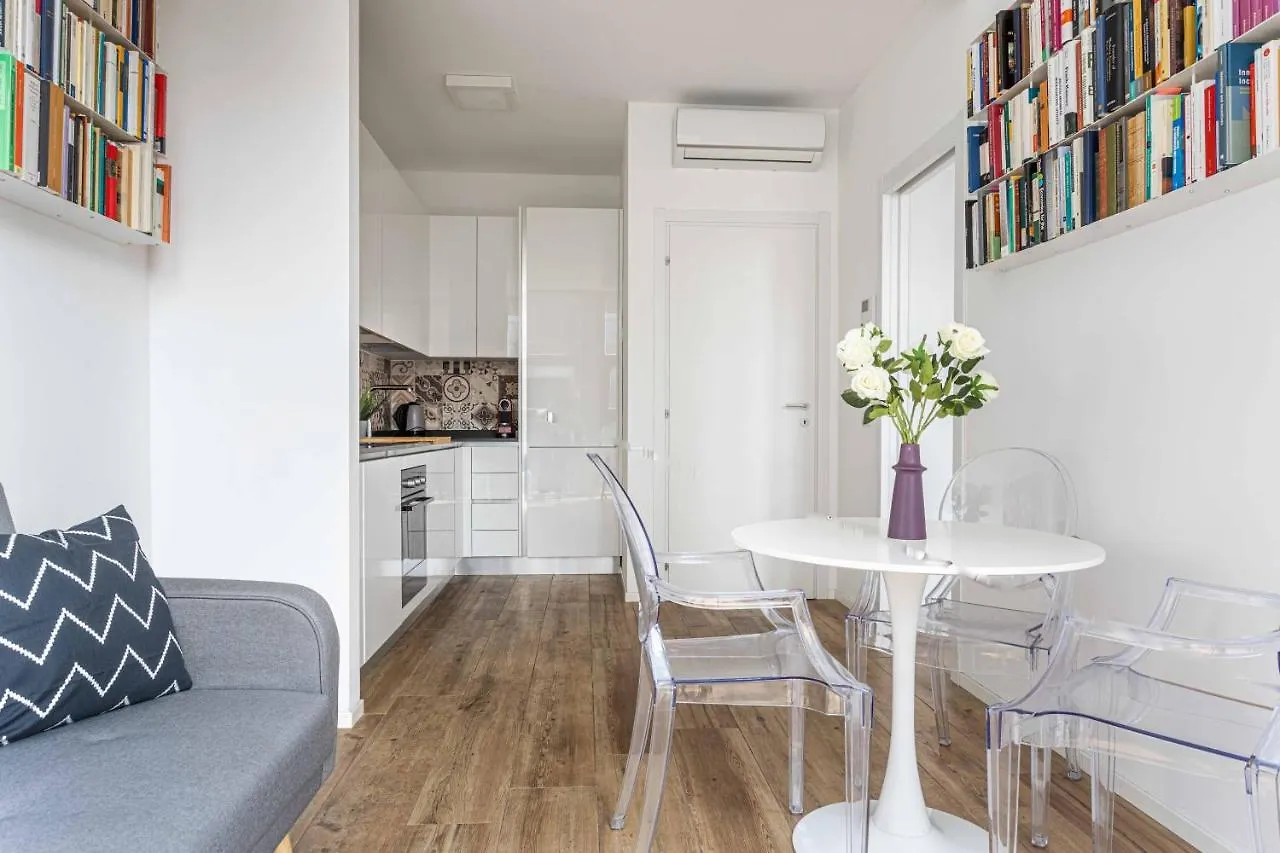 Luxnest I Porta Nuova Milan - Via Pirelli Apartment 0*,  Italy