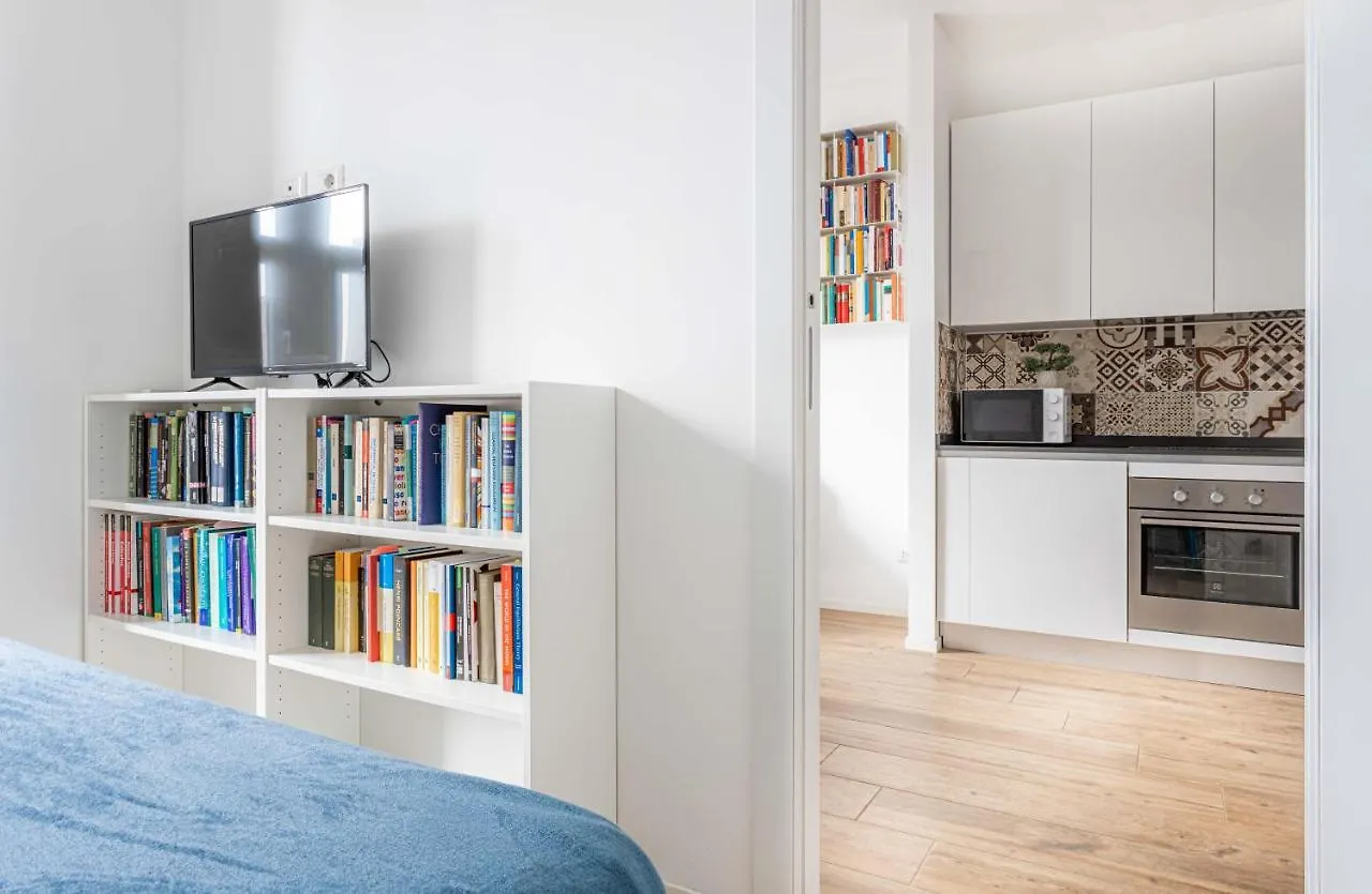 Luxnest I Porta Nuova Milan - Via Pirelli Apartment 0*,  Italy